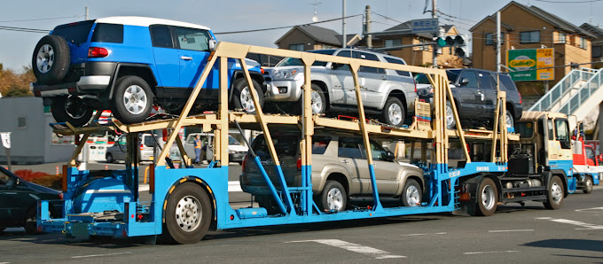 Car Shipping truck hauling vehicles